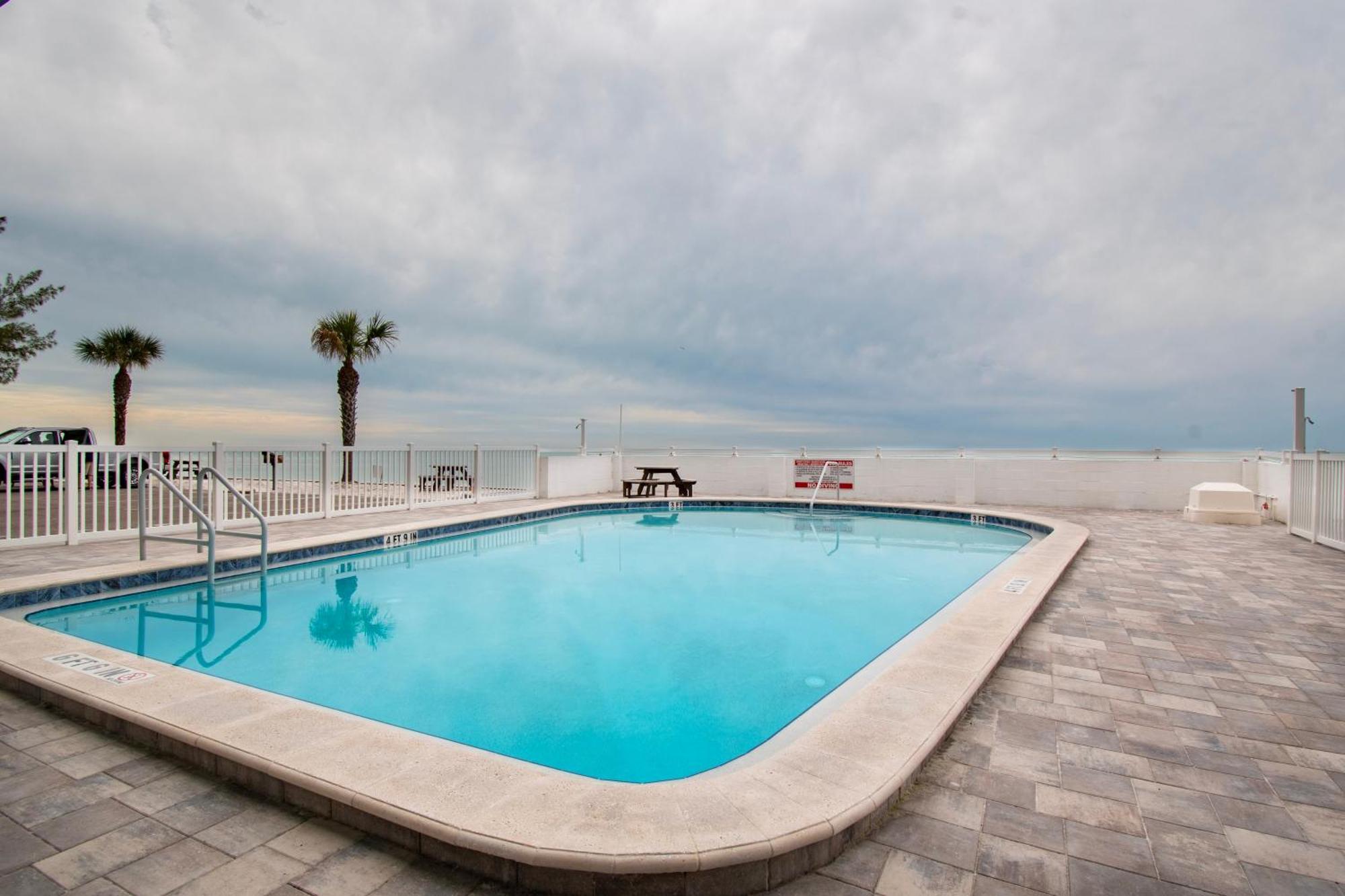 Funshine Sunset Beach St. Pete Beach Extérieur photo
